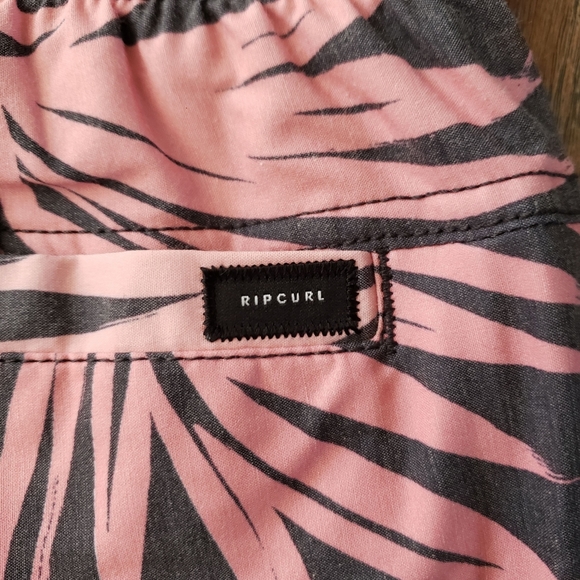 NWT Rip Curl Volley Shorts (M) - Picture 5 of 5